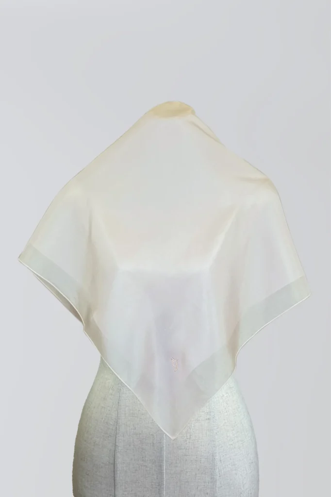 NYLA SILK SQUARE – Snow White